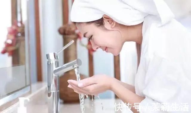 晶冻|这几款被我列进黑名单的防晒霜,不要乱买,小心变成“人间油物”