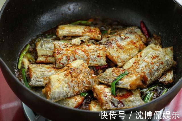 带鱼红烧卖相差教你1招不破皮,条形完整还好吃