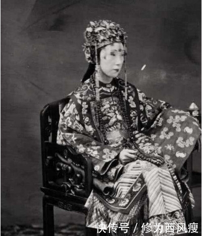 晚清|晚清“妻妾”真实长相：图二妾侍穿着华丽，图四夫人身边还有丫鬟