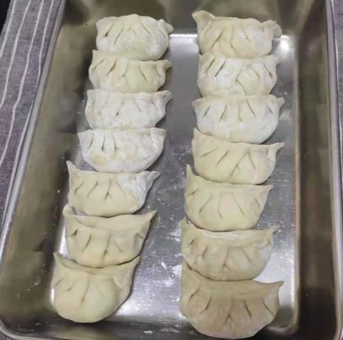  饺子|冬天，萝卜白菜靠边站，用它做馅包饺子，粉糯鲜香营养高，便宜好吃