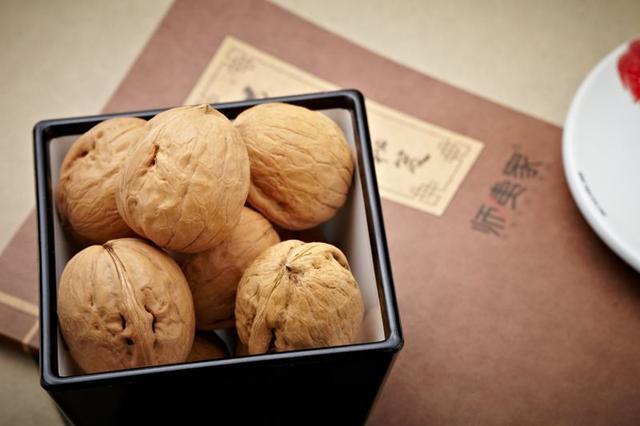 核桃分心木|核桃早上吃还是晚上吃一次性告诉你，1种核桃一口别吃