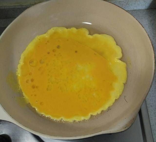 香芹炒鸡蛋,入口充满了香味,很嫩,大人小孩都喜欢