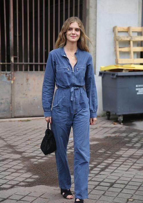 白色卫衣清爽简单，秀出一双大长腿