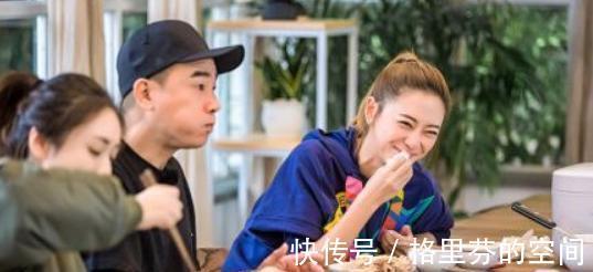 黃貫中|13歲輟學打工,18歲為人伴舞,54歲的陳小春跟電影里很不一樣