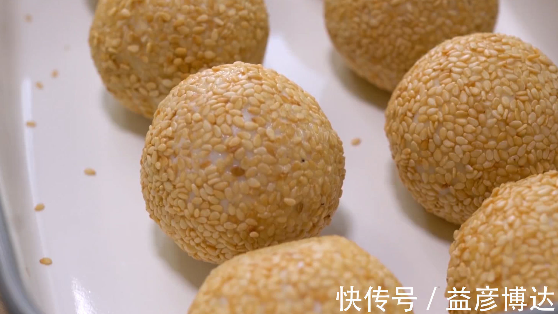 延展性|偷偷告诉你炸麻团的技巧，个个空心又香又脆，出锅全家抢着吃
