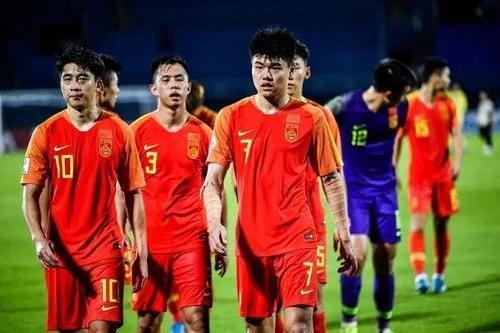 卡塔尔世界杯|凌晨1点!北京媒体最新报道引爆争议,球迷痛骂:国足换代就是个笑话