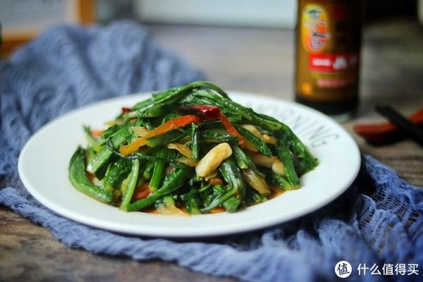 食欲|天热没食欲，2块钱买棵油麦菜，家常做法香辣好吃，最先光盘