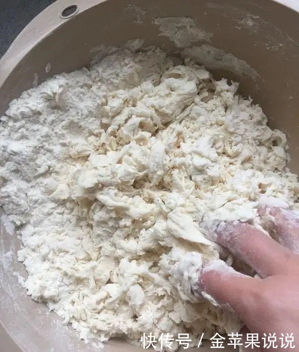 这两步做错,手擀面一煮就会断,要想面条劲道爽滑,教你正确做法