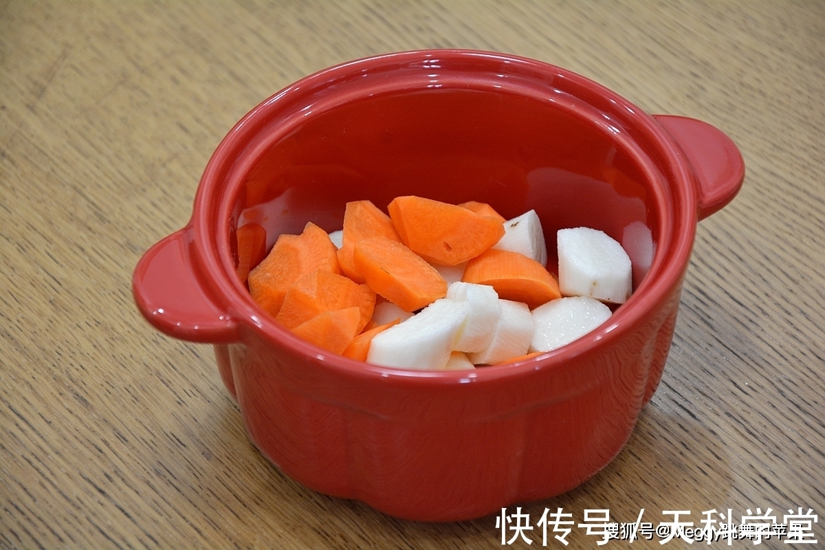 冬天多喝这2道汤,强身壮体御风寒,润肺去燥清甜顺气