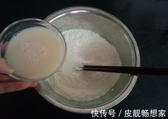 白糖|蒸馒头有窍门,别只会加酵母,多加2样,馒头更好吃,越嚼越香