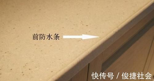 玻璃胶|厨房台面要怎么设计,挡水条要怎么装,我家竟然没装