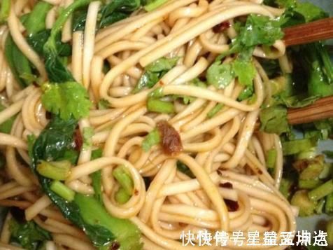 凉拌面|煮面条时,一煮“软趴趴”?注意这3步,面条劲道爽滑不软烂