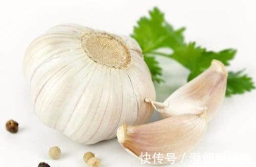 丙烯酰胺|炒菜时先放大蒜,会产生致癌物吗?其实以下两种食物是致癌户