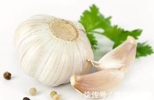 丙烯酰胺|炒菜时先放大蒜，会产生致癌物吗？其实以下两种食物是致癌户