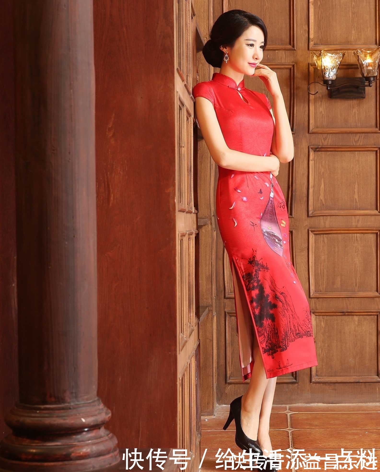 连衣裙|中国风高贵典雅的红色旗袍连衣裙,搭配一双黑色高跟鞋性感迷人