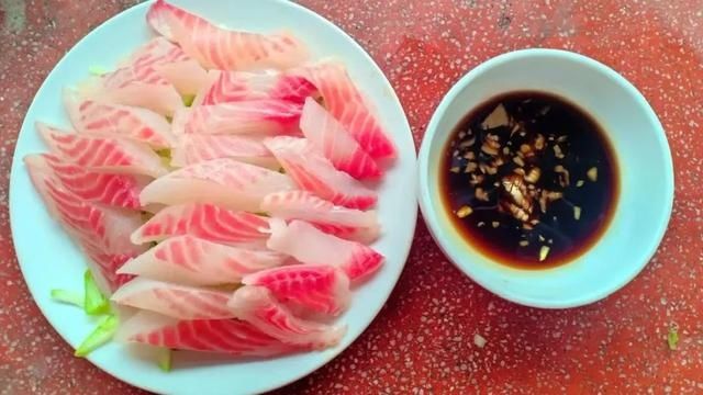 鱼类|鲫鱼、黑鱼、三文鱼…哪种鱼才是“营养冠军”?聪明人这样吃,功效翻倍