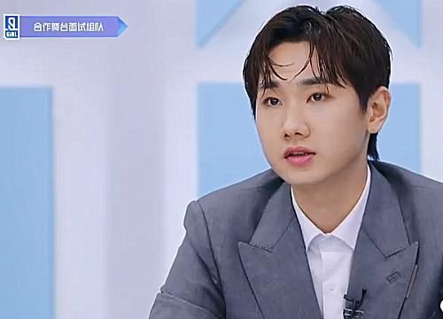 青2面试朱正廷像行政经理，蔡徐坤像人事经理，Lisa腹黑老板