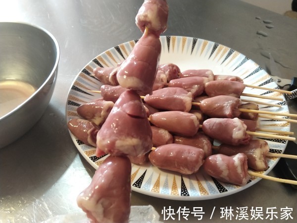 鸡身上“最值钱”的部位,买鸡的老板都留着自己吃,一只鸡就一个