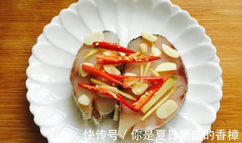清蒸鳕鱼|这菜贵是贵了些,孩子常吃补钙益智,聪明伶俐长高个,再贵也值得