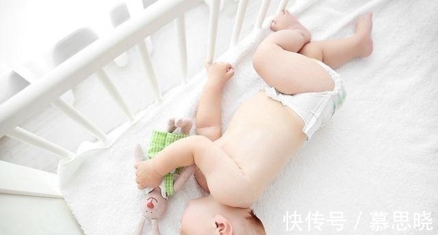 郑老师|4个月的宝宝还不会翻身怎么办?