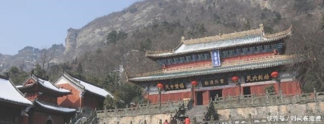 中年|为何武当山“长明灯”600年不灭专家也解释不了,被游客1语道破