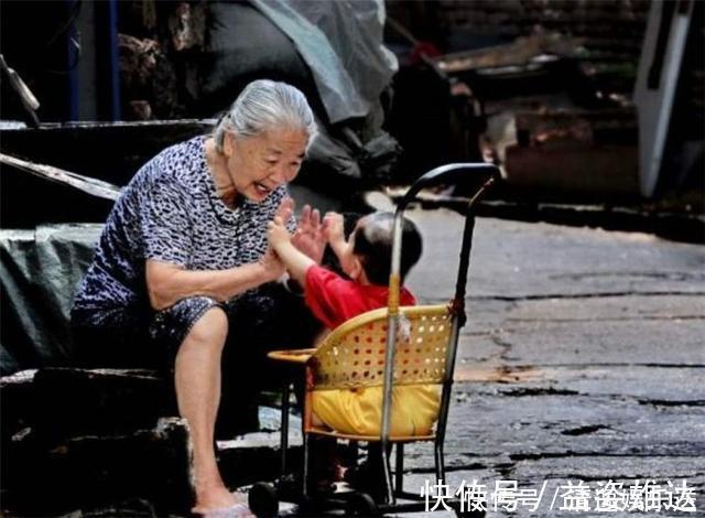 保护欲|帮女儿带3年外孙,女婿一句话,让老人寒心:再闲也不帮女儿带娃