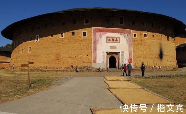 建筑群|中国客家土楼，墙体为泥块里面无铁无水泥，却能屹立600年不倒