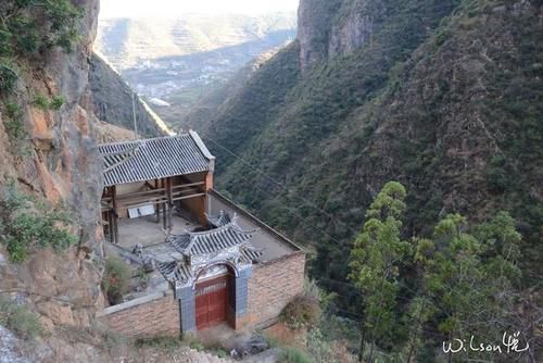 大理最吓人景点：号称云南悬空寺，石龙倒挂天华山，攀顶步步心惊