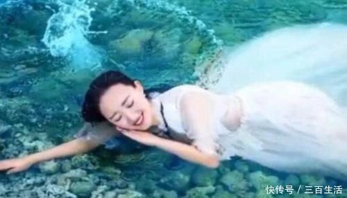 新娘躺水沟里拍婚纱照,引路人纷纷嘲笑,成品出来后惊艳了