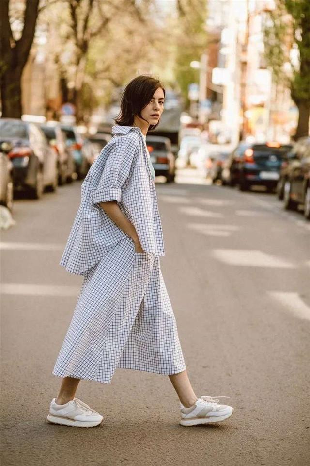 打扮 奔四奔五的女人,不要把自己打扮得很廉价,这些搭配最好不要有