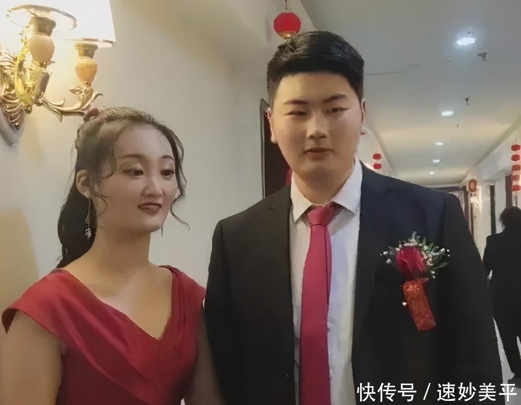 改正|大衣哥再次展露书法,写错字却拒不改正,曾4个字卖20万天价