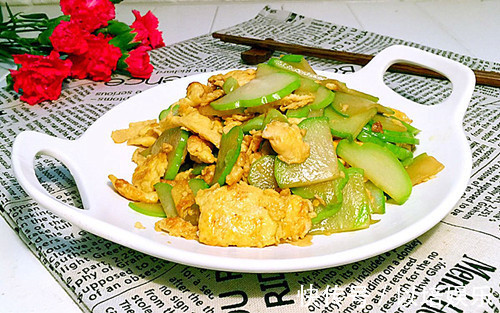 夏天此菜要多吃,钙是鸡蛋的9倍,铁是黄瓜的12倍,3块钱1斤