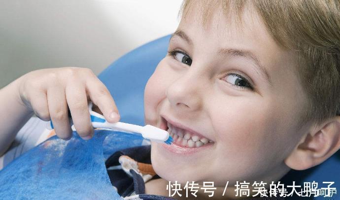 双排牙|6岁孩子长出双排牙,赶紧带去医院检查,得知原因宝妈后悔不已