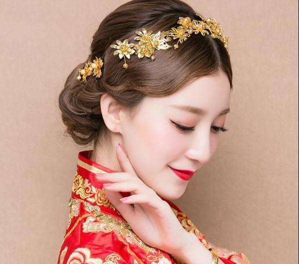 横批#小姐出上联茶壶水壶紫砂壶,哪壶不开提哪壶,秀才巧答抱美人归