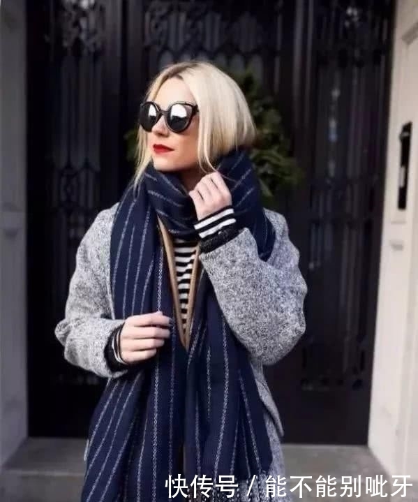 围巾搭配小心机，这个秋冬时髦和温暖全都有了