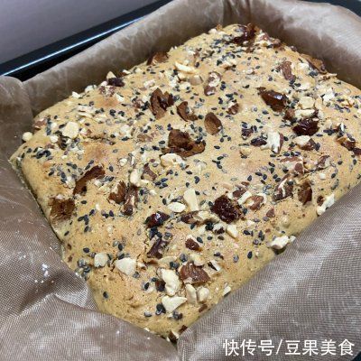 好吃到流泪的养生古早红枣坚果蛋糕,连吃三天都不够