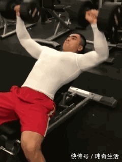 胸部|锻炼胸肌不必太复杂,坚持几个经典动作,就能练出饱满胸肌