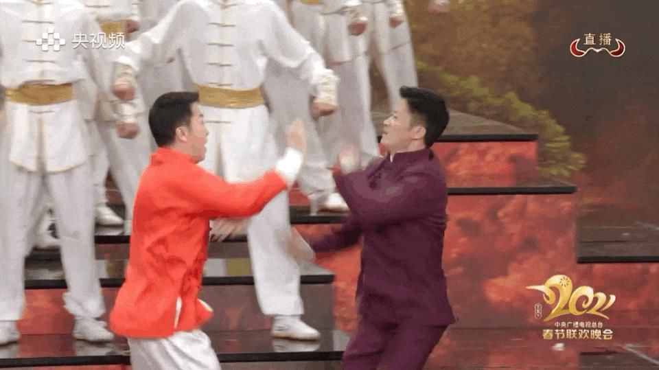 央视春晚亮点多：周杰伦撞脸陈赫，韩红酷似刘欢，倪妮最吸睛