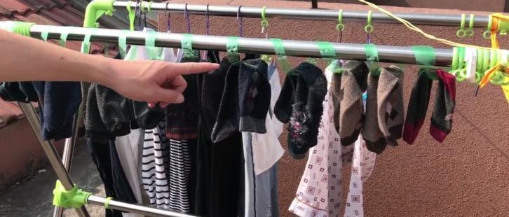 塑料瓶上剪几下,用来晾晒袜子太实用,家家户户都用得到