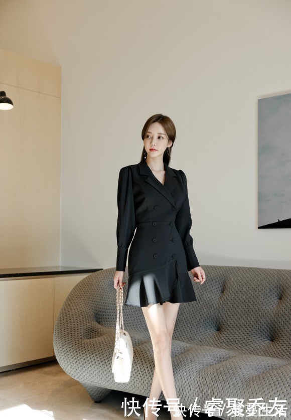 孙允珠$晴天美图:孙允珠,爵士格调沉韵暗曦百褶西装裙