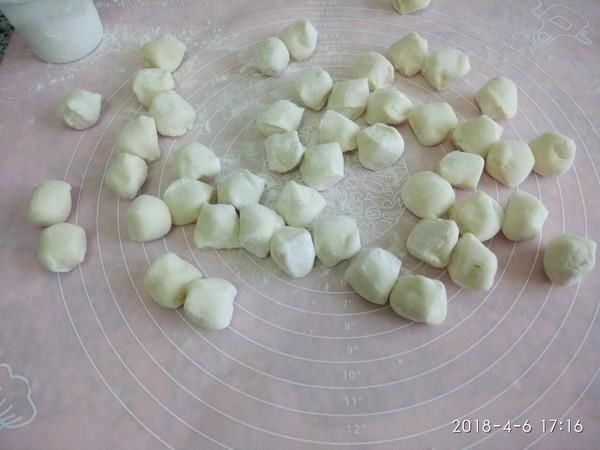 鲜嫩|煮饺子时，万万不可水开就下锅，多加这1步，饺子鲜嫩不破皮