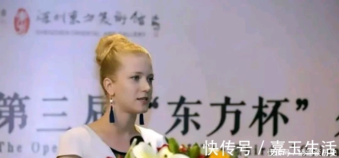 书法&外国美女书法在中国获奖,看了他的作品,专家:日后必成大器!