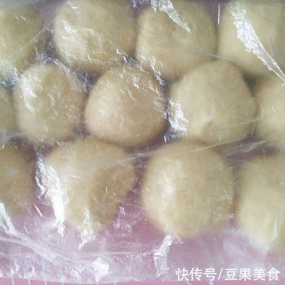 心型椰蓉面包这样做也太好吃了 每天下饭都靠它 全网搜