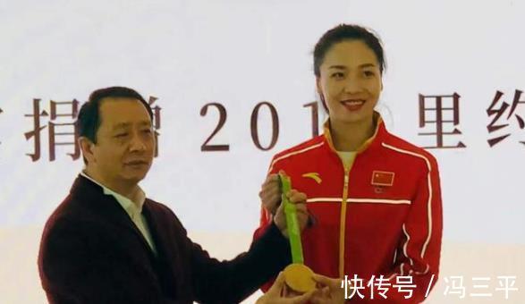 天津体育职业学院|人美心善!前女排队长捐出奥运金牌,退役后从政当官,家庭美满