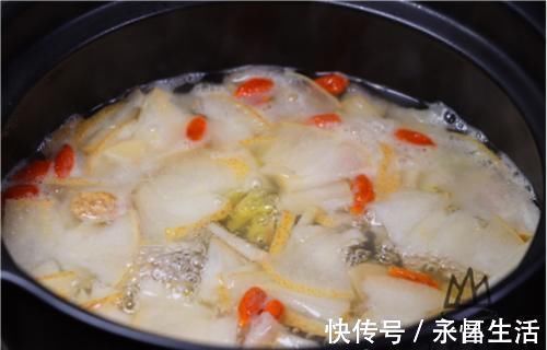 强身健体|80岁钟院士推荐，生姜炖梨汤，每天喝一碗，身体棒吃饭香，快学学