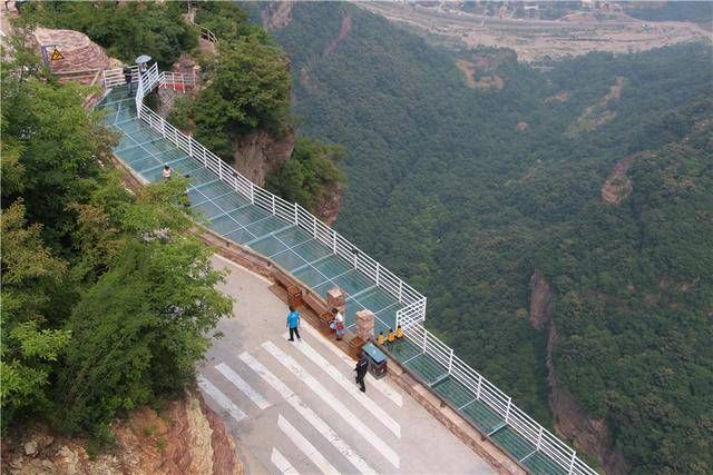 太行山中的百里画廊，感受从300米高的大峡谷之间纵身飞过的刺激