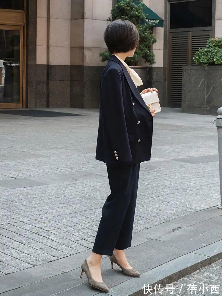 衬衫|秋季职场穿搭如何穿出高级感?衬衫、西装、半身裙搭配给你灵感