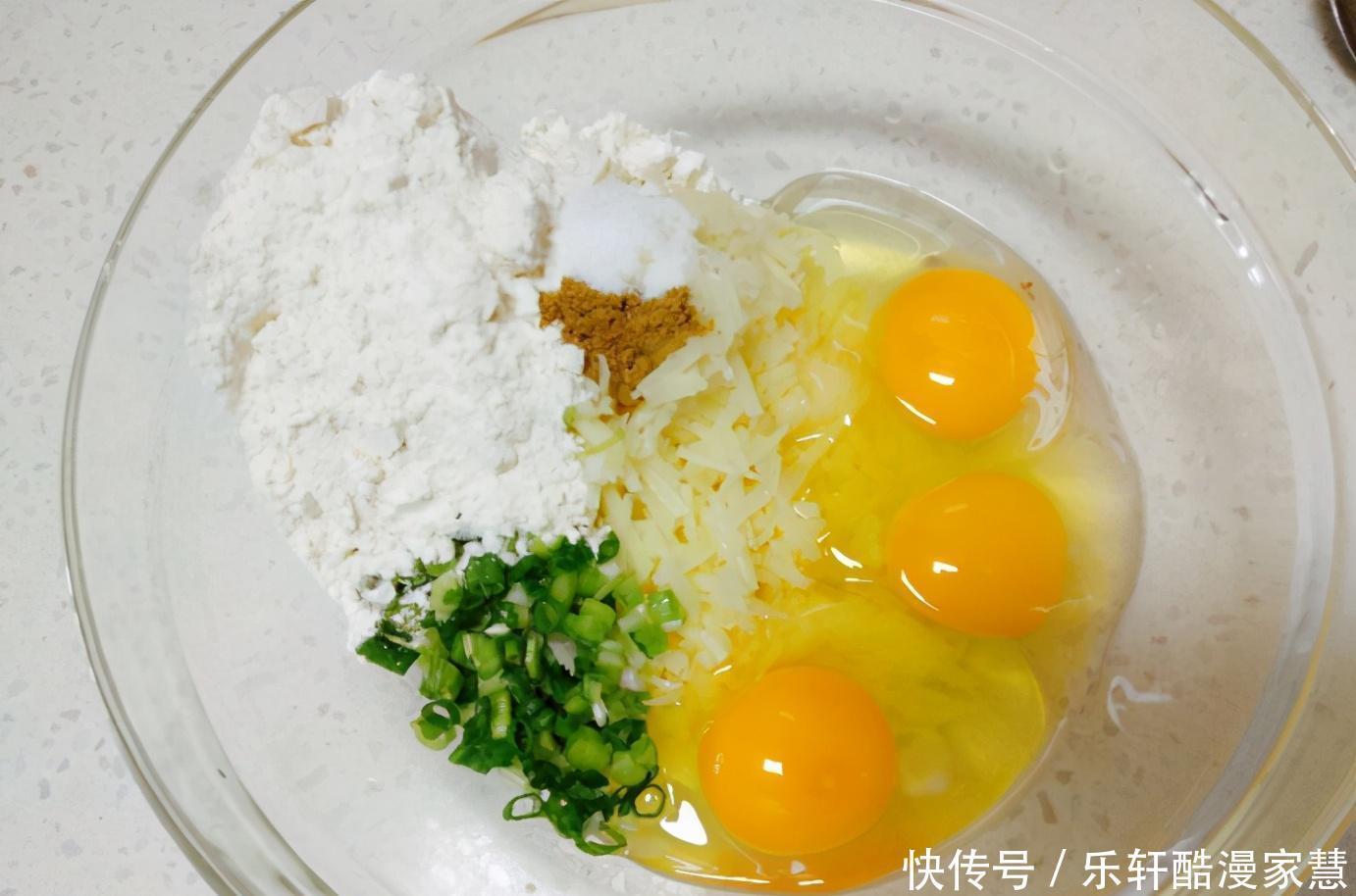 老酸奶|土豆丝鸡蛋饼的做法，简单快手，10分钟就能做好，早餐好选择
