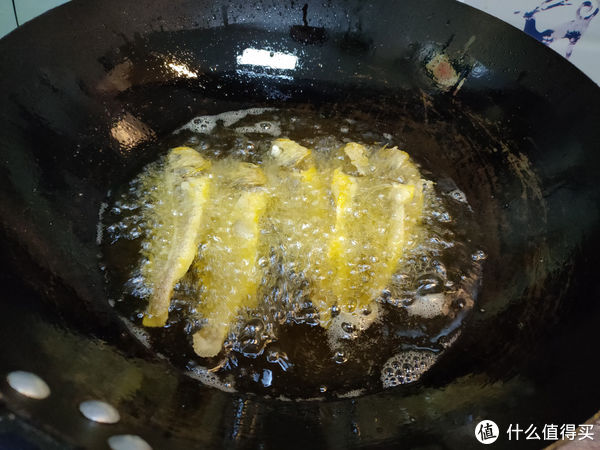 遇到这小鱼我从不错过，一买三五斤，味道鲜美，骨头都能吃