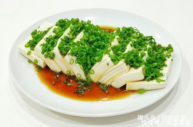 简单家常菜:爆杏鲍菇,黄焖鸡翅,小葱拌豆腐,腐竹烧蹄筋